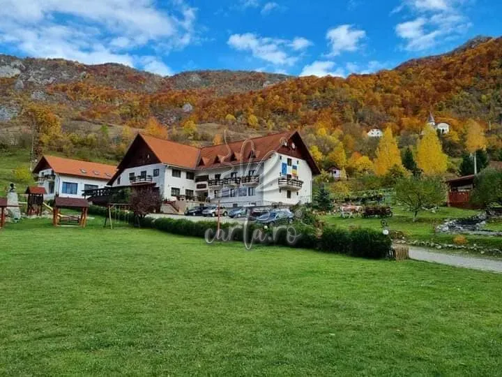 Pensiunea SUB PIATRA